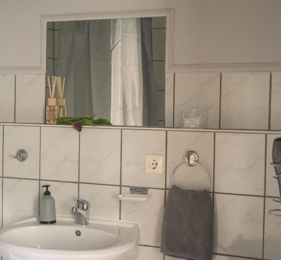 Zimmervermietung Hebenstreit Bernburg Bagian luar foto